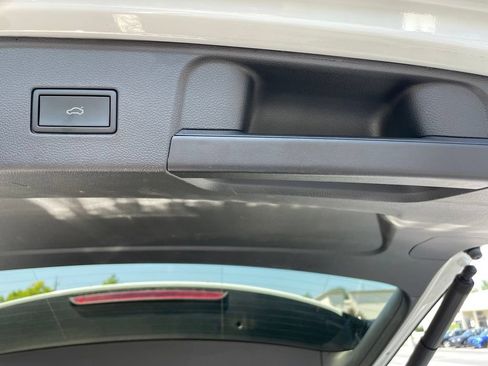 Used 2024 Volkswagen Atlas SE w/ Panoramic Sunroof Package FWD image 42