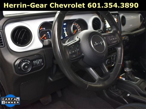 Used 2021 Jeep Wrangler Unlimited Islander image 12