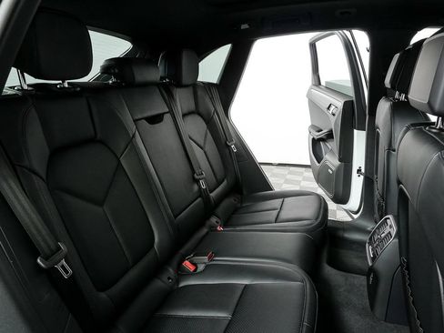 Used 2026 Porsche Macan AWD/4WD image 23