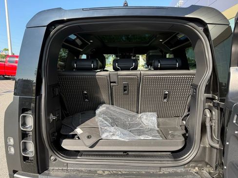 Used 2024 Land Rover Defender 90 Carpathian Edition image 10