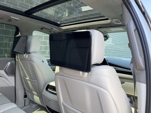 Used 2022 Cadillac Escalade Premium Luxury Platinum image 44