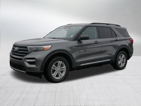 Used 2023 Ford Explorer XLT w/ Equipment Group 202A image 3