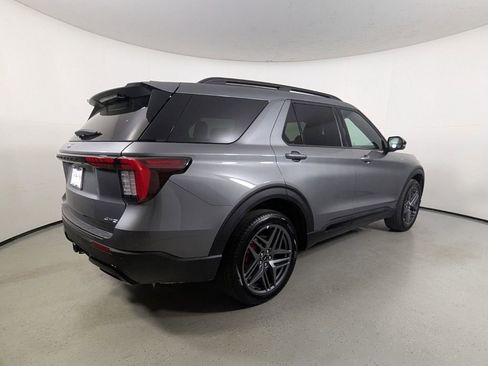 Used 2025 Ford Explorer ST-Line w/ ST-Line Street Pack image 7