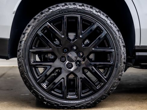 Used 2026 GMC Yukon Denali Ultimate AWD/4WD image 39