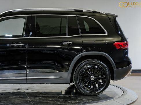 Used 2023 Mercedes-Benz GLB 250 4MATIC w/ Premium Package image 15