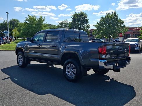 Used 2018 Toyota Tacoma SR5 AWD/4WD image 4