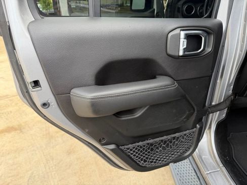 Used 2020 Jeep Gladiator Overland image 14