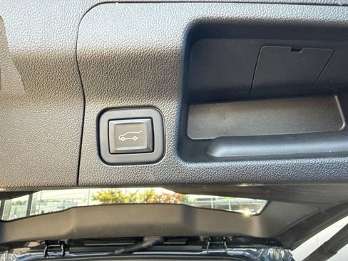 Used 2020 GMC Acadia SLT w/ Driver Alert Package II AWD/4WD image 15