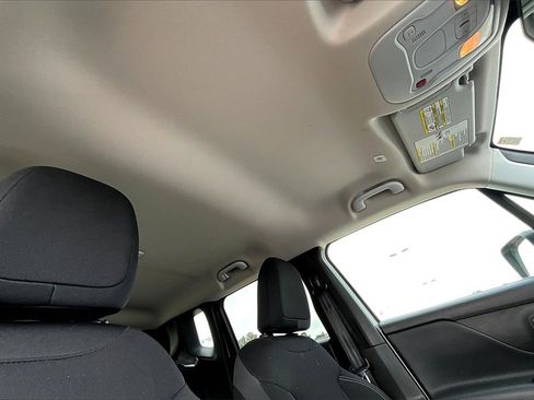 Used 2023 Jeep Renegade Latitude w/ Premium Group image 22