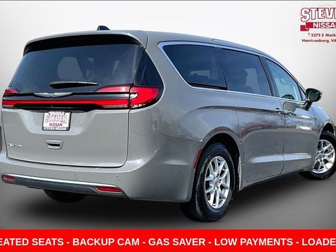Used 2023 Chrysler Pacifica Touring-L image 6