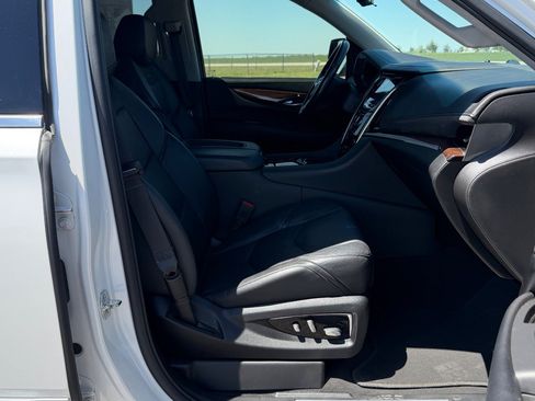 Used 2019 Cadillac Escalade ESV Luxury AWD/4WD image 27