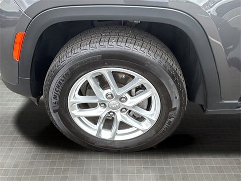 Certified 2025 Jeep Grand Cherokee Laredo X w/ Luxury Tech Group I image 45