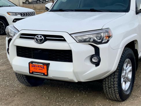 Used 2022 Toyota 4Runner SR5 Premium image 9