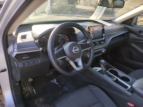 Used 2024 Nissan Altima 2.5 SV image 12