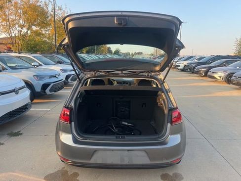 Used 2016 Volkswagen e-Golf SE w/ DC Fast Charging Package image 9