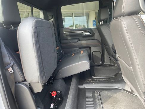 Used 2025 GMC Sierra 1500 AT4 w/ Technology Package AWD/4WD image 29