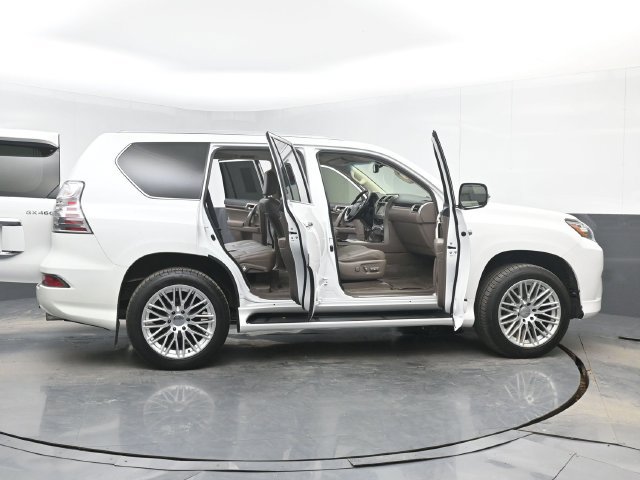 Used 2018 Lexus GX 460 Luxury w/ Preferred Accessory Package AWD/4WD image 56