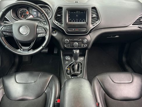 Used 2019 Jeep Cherokee Latitude Plus image 4