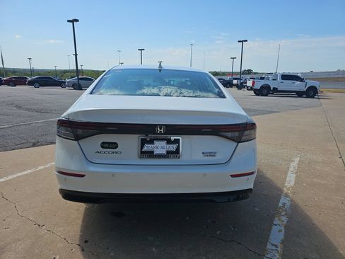 Used 2024 Honda Accord Touring image 5