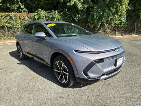 Used 2025 Chevrolet Equinox EV LT image 2
