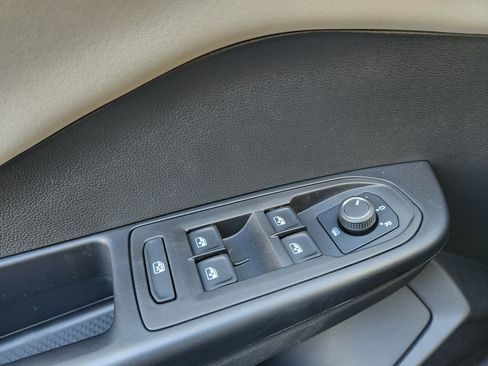 New 2025 Volkswagen Taos SE AWD/4WD image 16