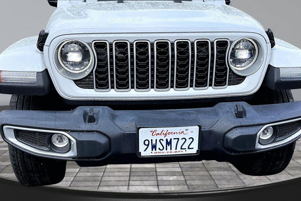Used 2026 Jeep Wrangler Unlimited Sahara AWD/4WD image 29
