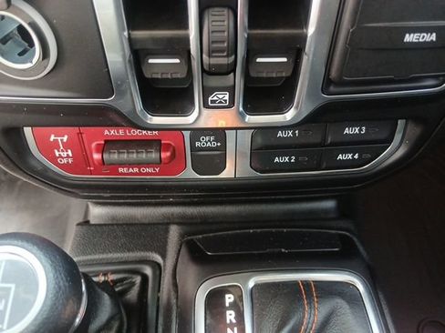 Used 2023 Jeep Gladiator Mojave w/ Cold Weather Group AWD/4WD image 40