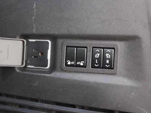 Used 2023 GMC Yukon XL Denali Ultimate w/ LPO, Floor Liner Package image 17