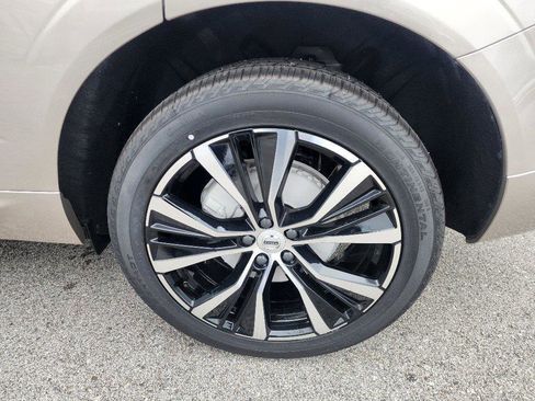 Certified 2025 Volvo XC60 B5 Plus w/ Protection Package Premier image 4