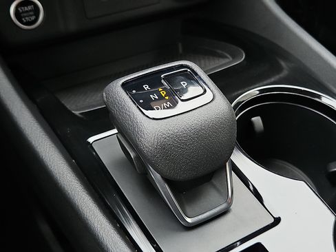 Certified 2023 Nissan Rogue SV image 14