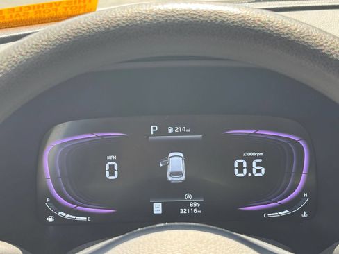 Used 2025 Kia Soul LX w/ LX Technology Package FWD image 35