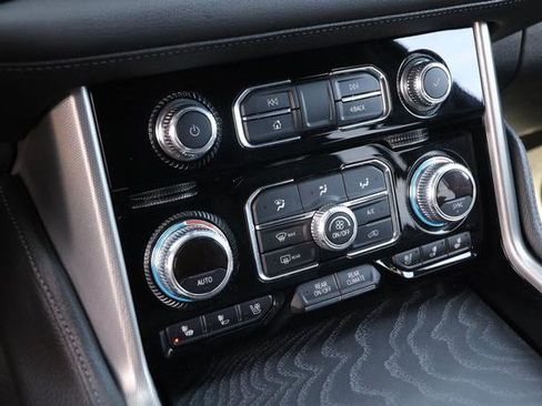 Used 2021 GMC Yukon Denali w/ Denali Premium Package image 22