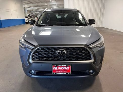 Used 2025 Toyota Corolla Cross XLE FWD image 8