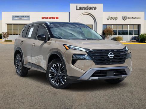 Used 2025 Nissan Rogue SL w/ Tech Package FWD image 1