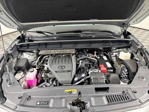 Used 2023 Toyota Highlander XLE AWD/4WD image 29