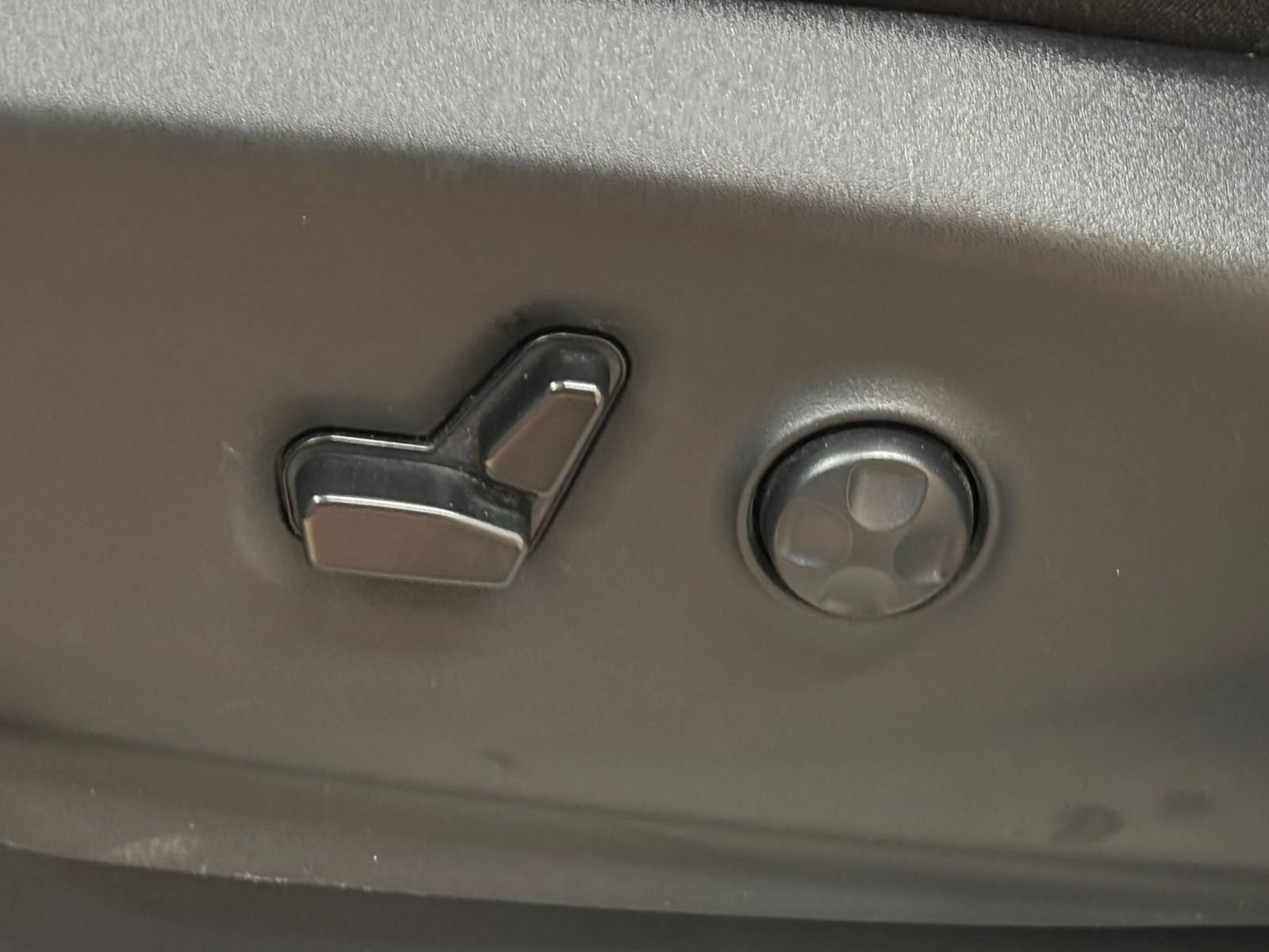 Used 2023 Chrysler Pacifica Touring-L FWD image 21