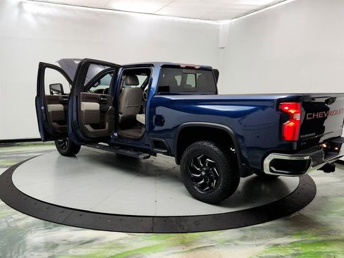 Used 2020 Chevrolet Silverado 2500 LTZ w/ LTZ Plus Package image 12