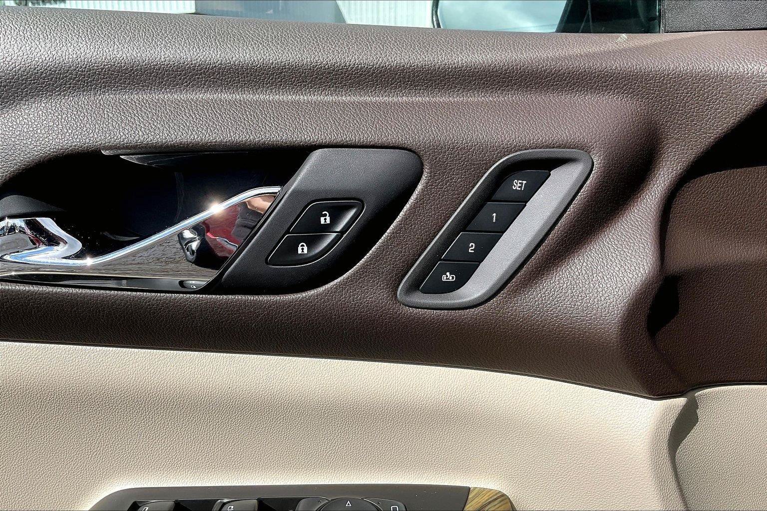 Used 2019 GMC Acadia Denali w/ Technology Package AWD/4WD image 35