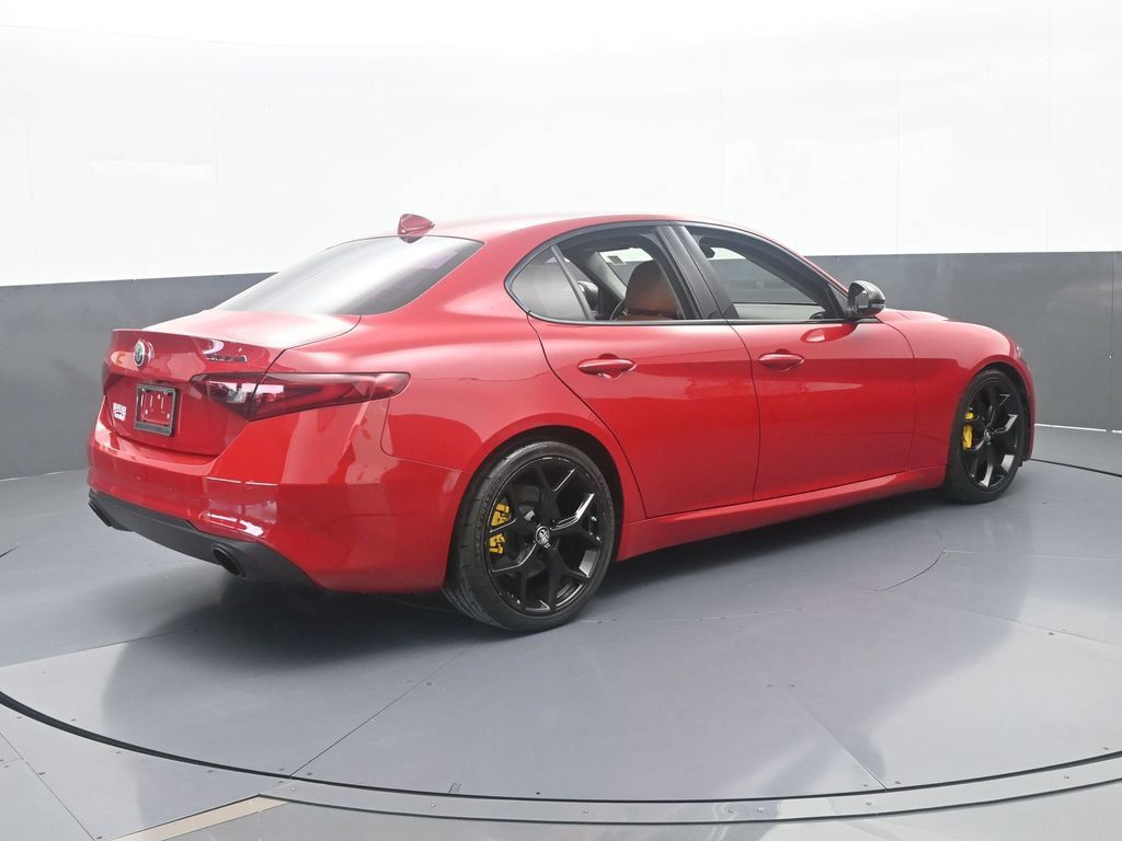 Used 2020 Alfa Romeo Giulia w/ Nero Edizione RWD image 6