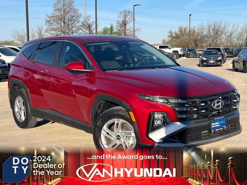Certified 2025 Hyundai Tucson SE image 1