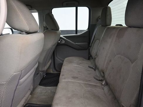 Used 2015 Nissan Frontier SV AWD/4WD image 18