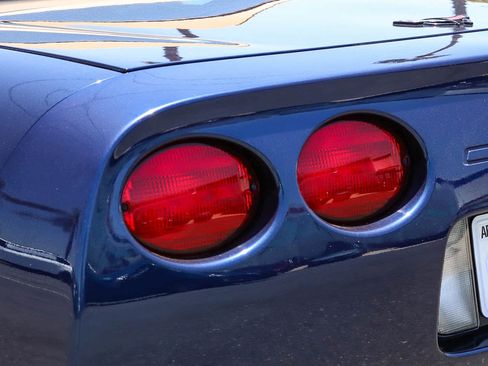 Used 2001 Chevrolet Corvette Convertible w/ Preferred Equipment Group2 RWD image 12