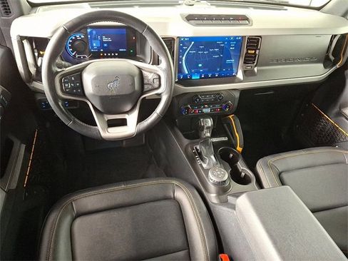 Used 2022 Ford Bronco Badlands image 2