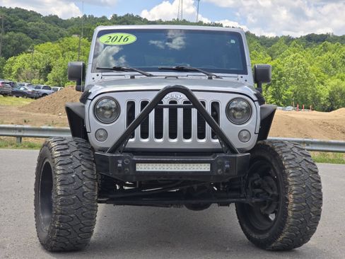 Used 2016 Jeep Wrangler Unlimited Rubicon AWD/4WD image 12
