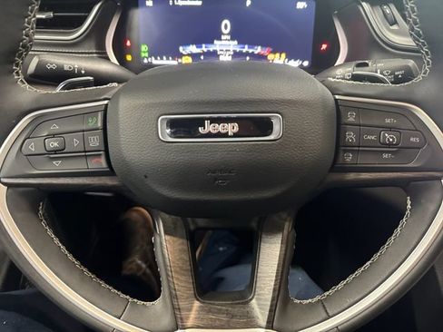 Used 2024 Jeep Grand Cherokee Limited w/ Luxury Tech Group II AWD/4WD image 19