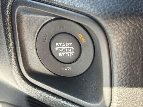 Used 2024 Jeep Wrangler Unlimited image 17