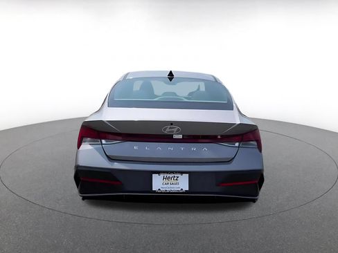 Used 2025 Hyundai Elantra SEL FWD image 12