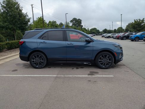 Used 2024 Chevrolet Equinox RS FWD image 3