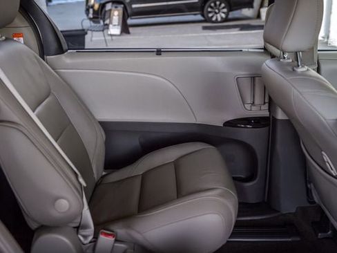 Used 2018 Toyota Sienna XLE Premium image 54