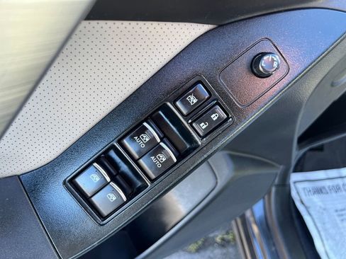 Used 2017 Subaru Forester 2.5i Limited image 12